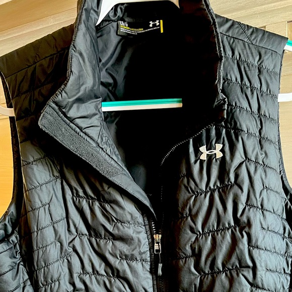 Under Armour Jackets & Blazers - Under Armour puffer ladies vest